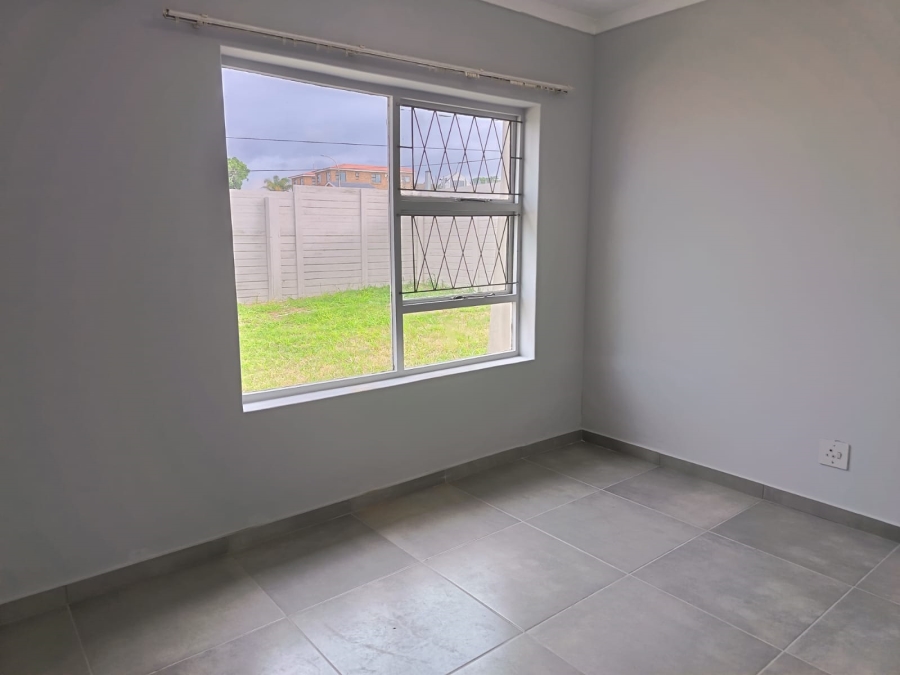 To Let 2 Bedroom Property for Rent in Wavecrest Eastern Cape